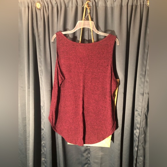 Old navy sleeveless pocket top (inventory tub #1) - Picture 7 of 7